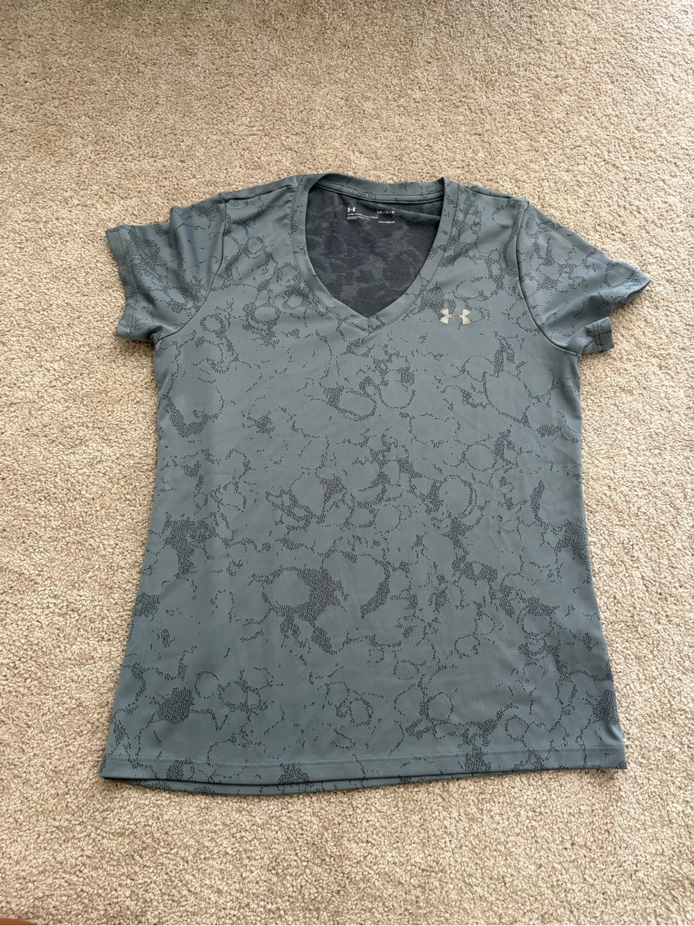 Under Armour Grey Printed Short Sleeve Workout Top – Size Medium
